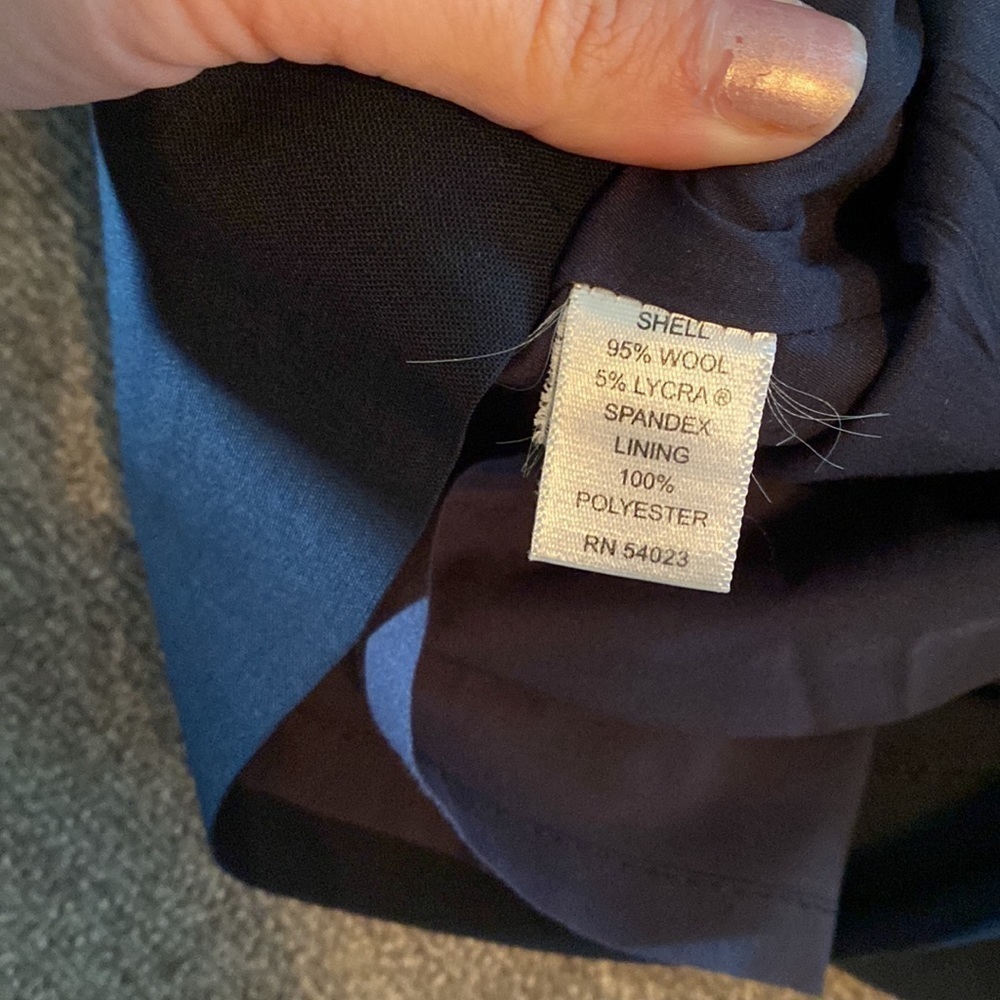 banana Republic black pencil stretch skirt; size 8 - Picture 3 of 4